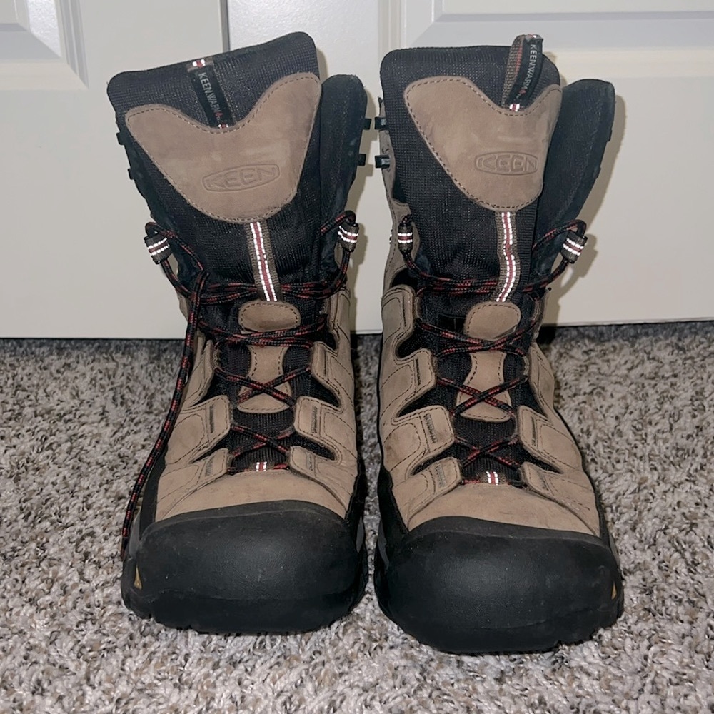 EUC Keen brown Boots 🥾 M 10.5 waterproof, warm & dual climate rubber